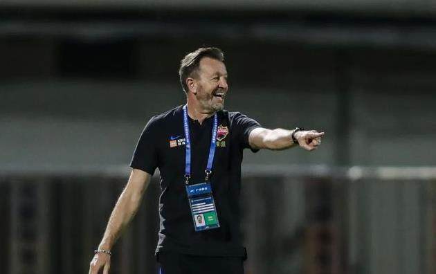 九游体育APP-深足主帅坚持轮换计划：外援不在还有其他球员发热